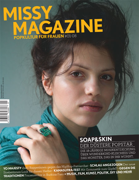 Cover zeigt farbige Porträtaufnahme der Musikerin Anja Franziska Plaschg