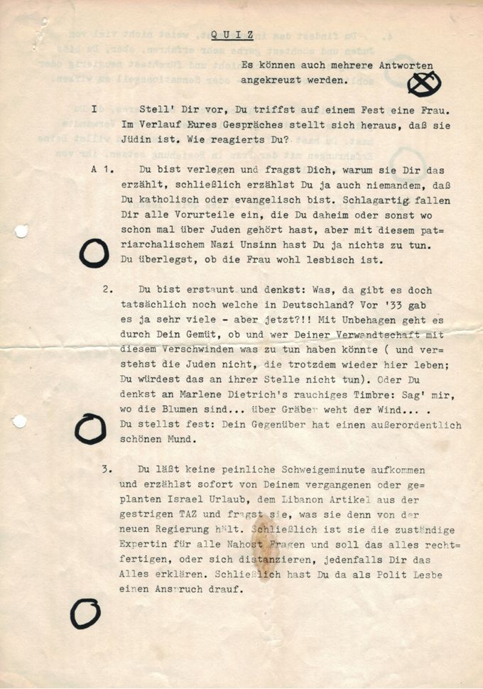 dunkle Schrift auf hellem Hintergrund